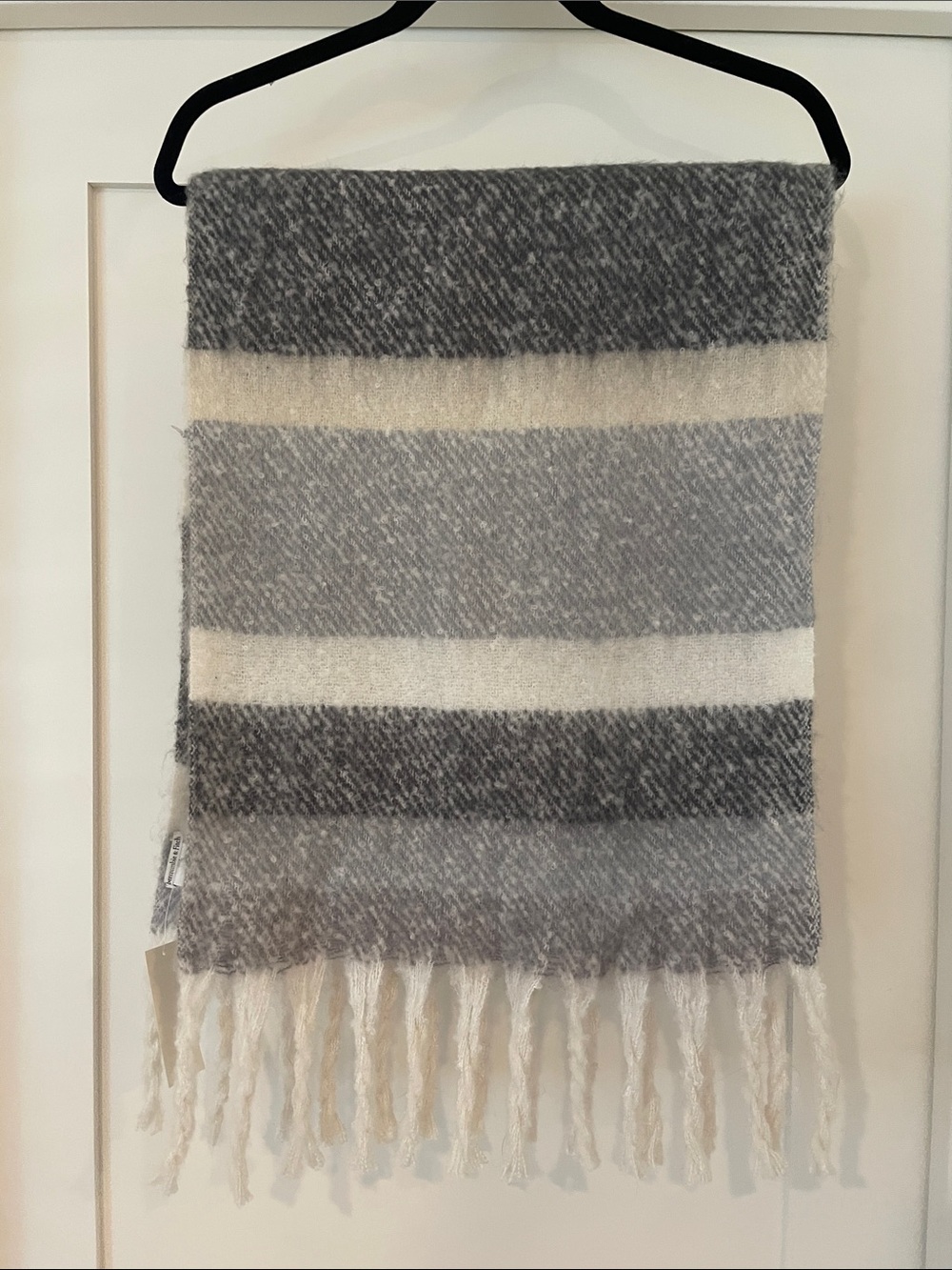 Abercrombie & Fitch Gray and Cream Knit Scarf